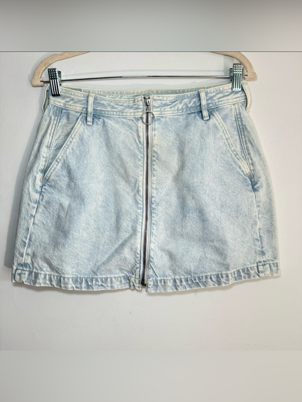 American Eagle‎ Women’s Zipper Front Denim Mini Jean Skirt Light Wash Size 4